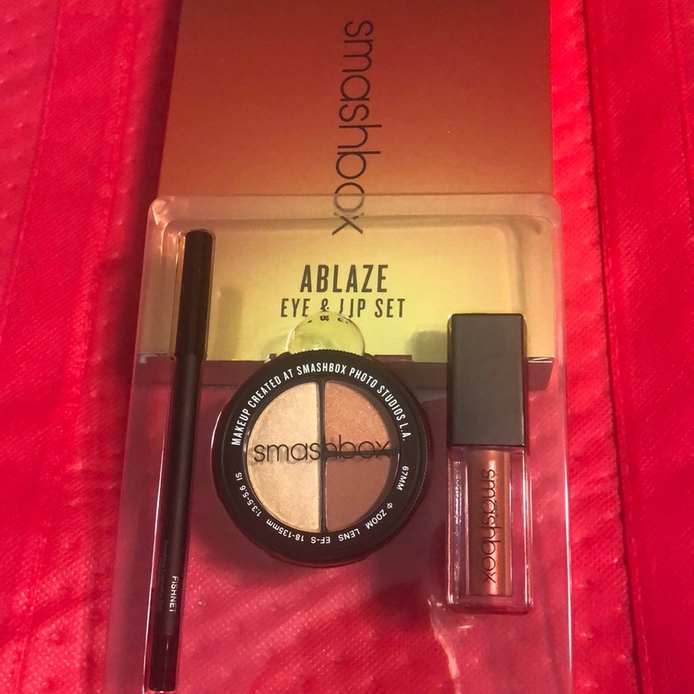 BNIB LE Smashbox ABLAZE Eye & Lip Kit